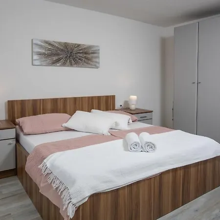 Marija Villa Krstatice