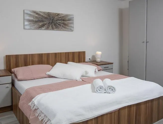 Marija Villa Krstatice